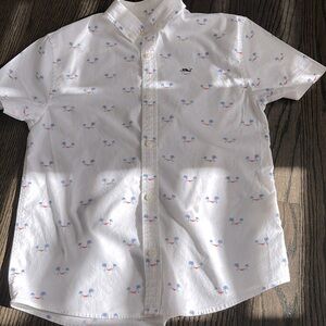 Boys Vineyard Vine short sleeve button down shirt. Small 8-10 Palm trees